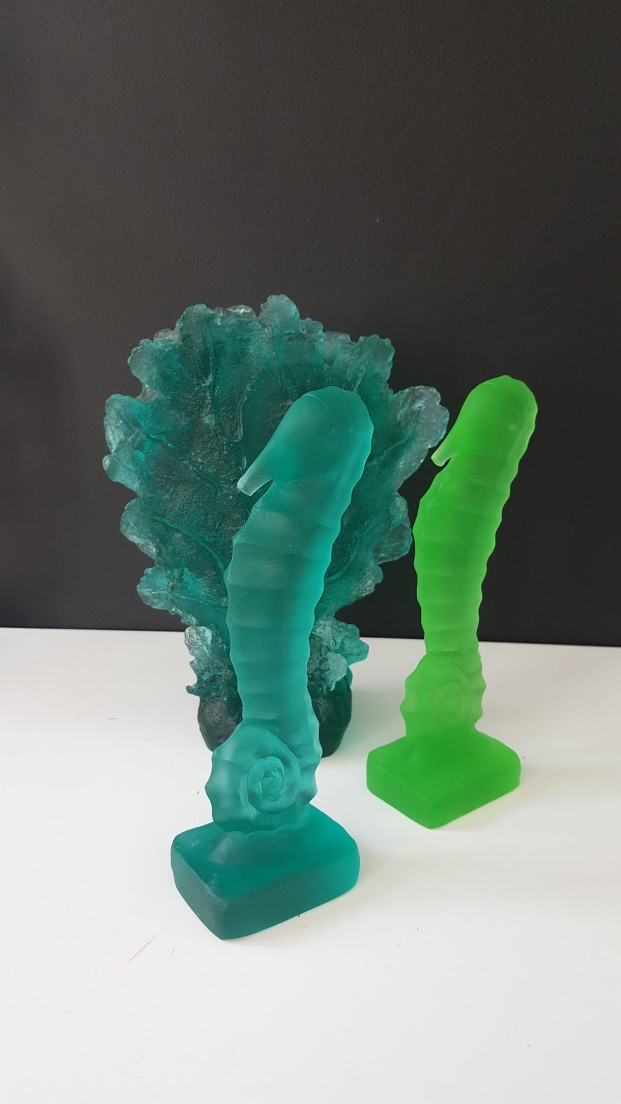 Coral Premium Glass Sculpture Emerald with Seahorses